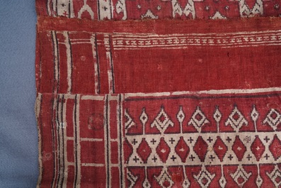 Un sari rituel en ikat patola pour l'Indon&eacute;sie aux tampons de la Compagnie des Indes, Gujarat, Inde, 17&egrave;me